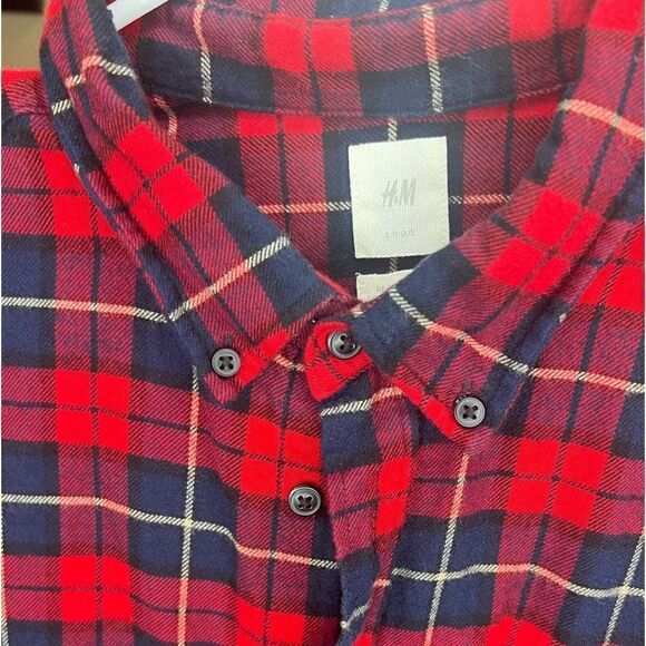 H&M plaid button up - Picture 4 of 4